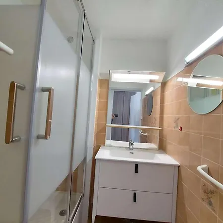 2 Pieces Rdc Avec Parking, Terrasse - Fr-1-326-439 Apartment *
