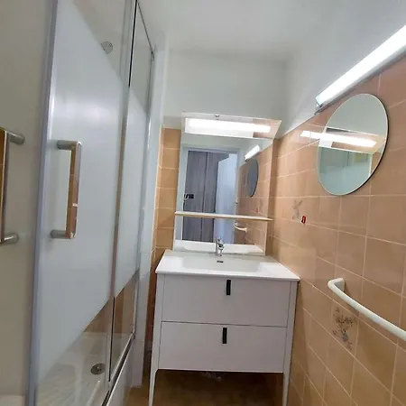 2 Pièces Rdc Avec Parking, Terrasse - Fr-1-326-439 *