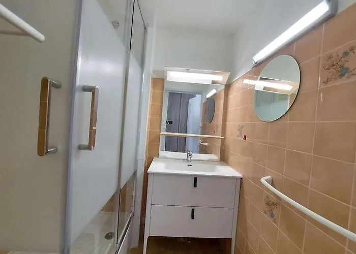 2 Pièces Rdc Avec Parking, Terrasse - Fr-1-326-439 *